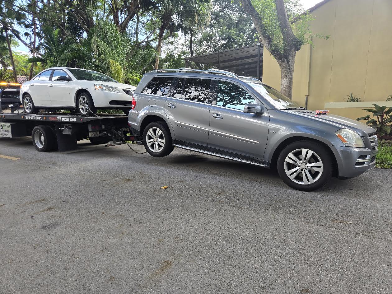 Rapid Towing vehicle transport equipment, telephone 305-457-0817